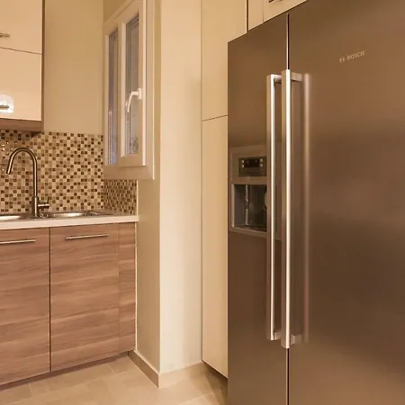Pretty With Shared Bathroom In Gold And Blue In Safe Area *